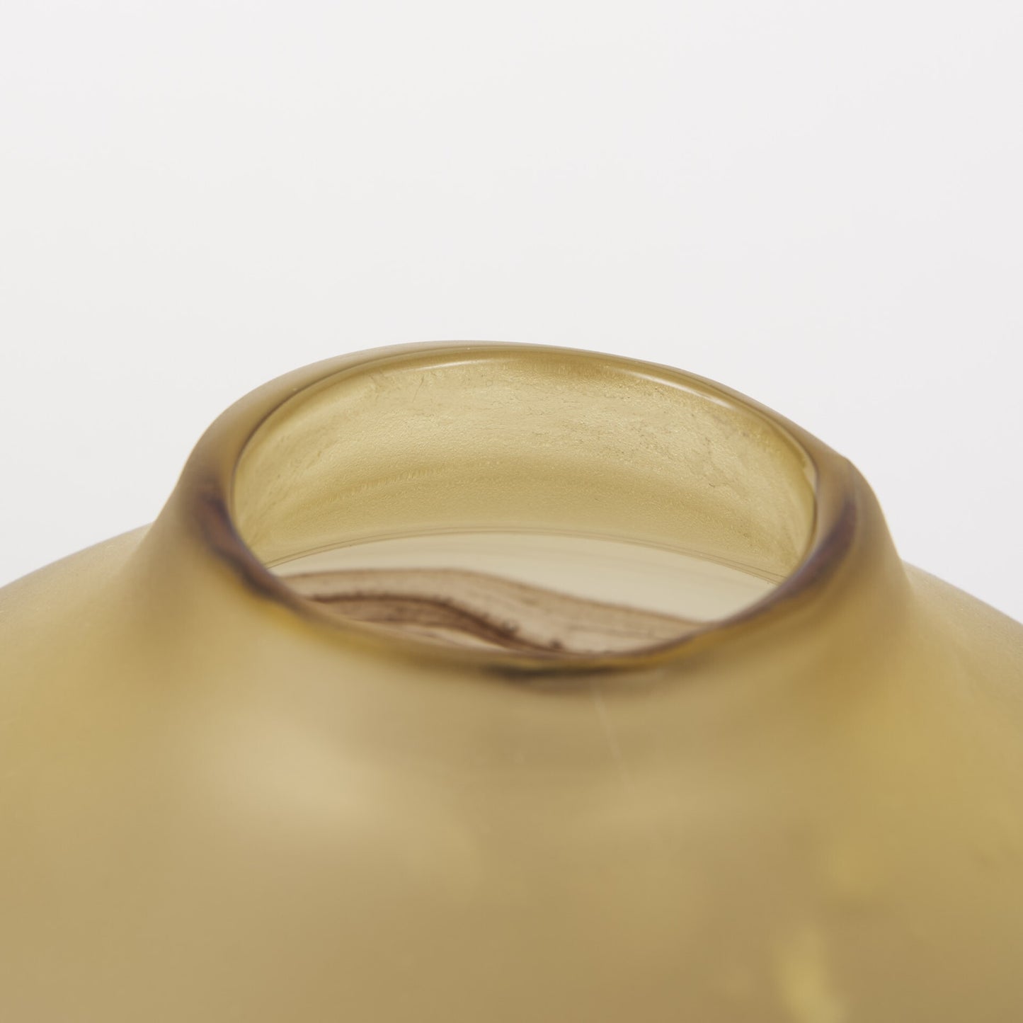 Brown beige crystal vase showing sand dunes effect with dimensional ombre finish