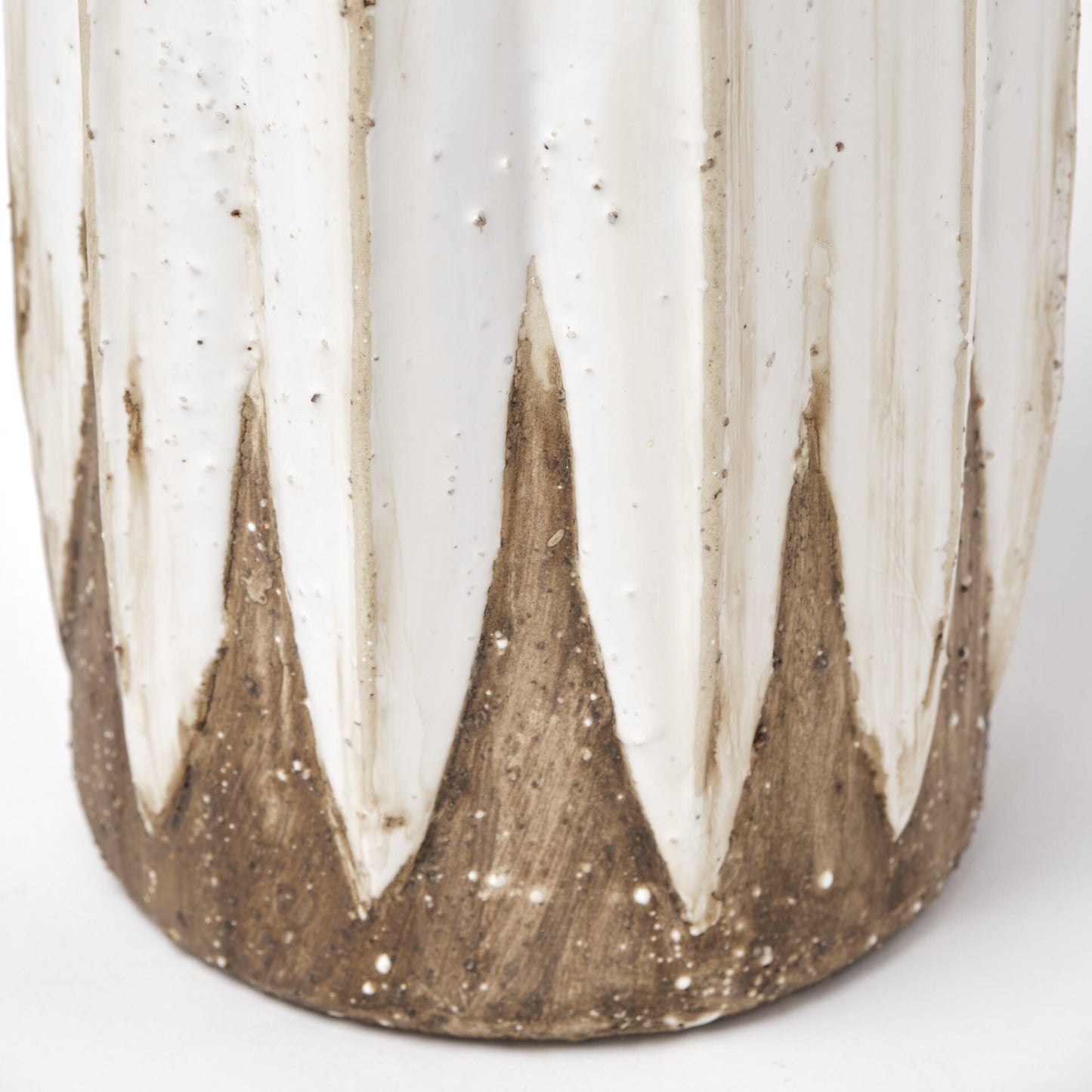 Full view of 18-inch tall distressed ceramic vase with unique 3D oval points, vintage farmhouse table centerpiece decor